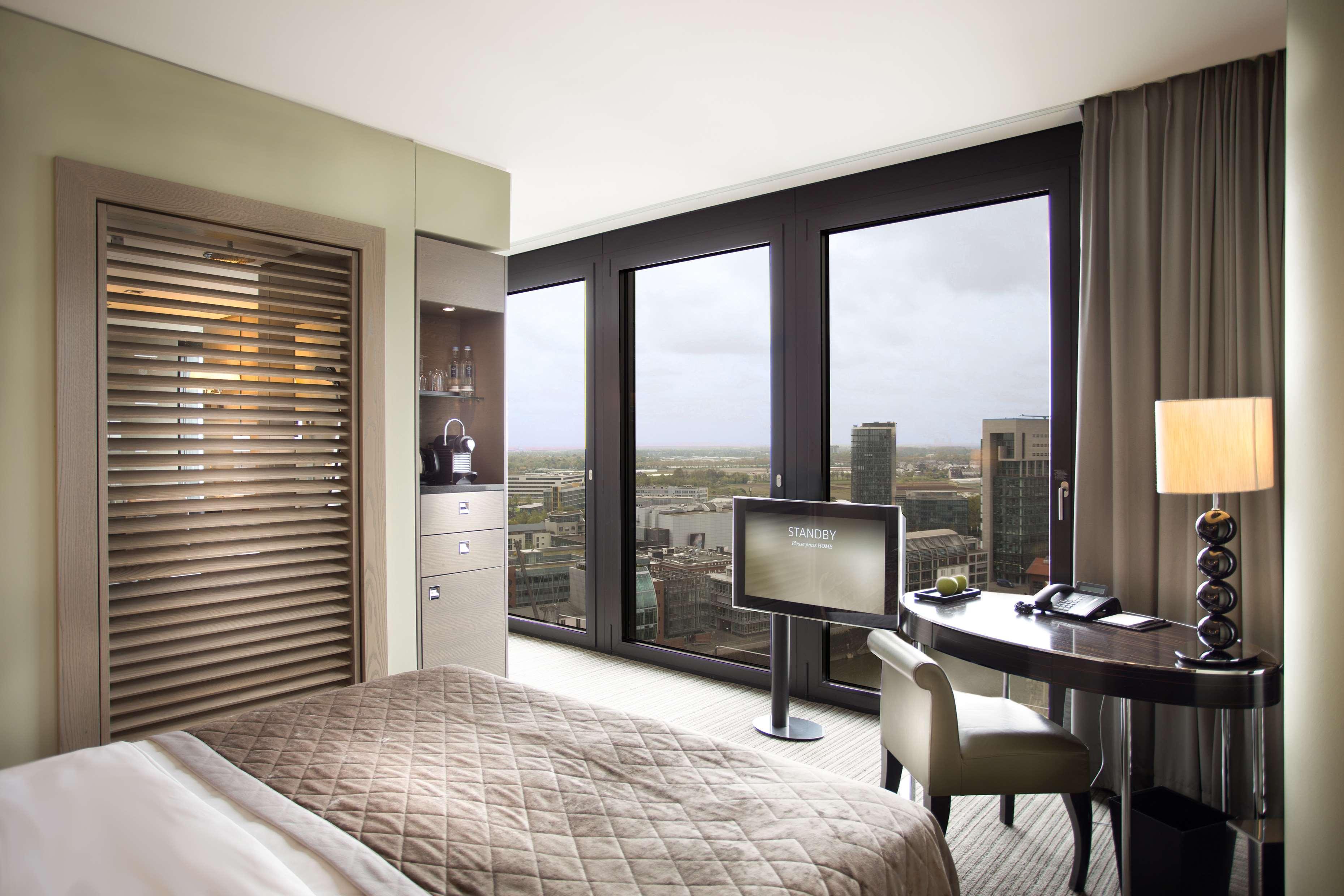 Hyatt Regency Dusseldorf Hotel Exterior foto A room at the InterContinental London The O2