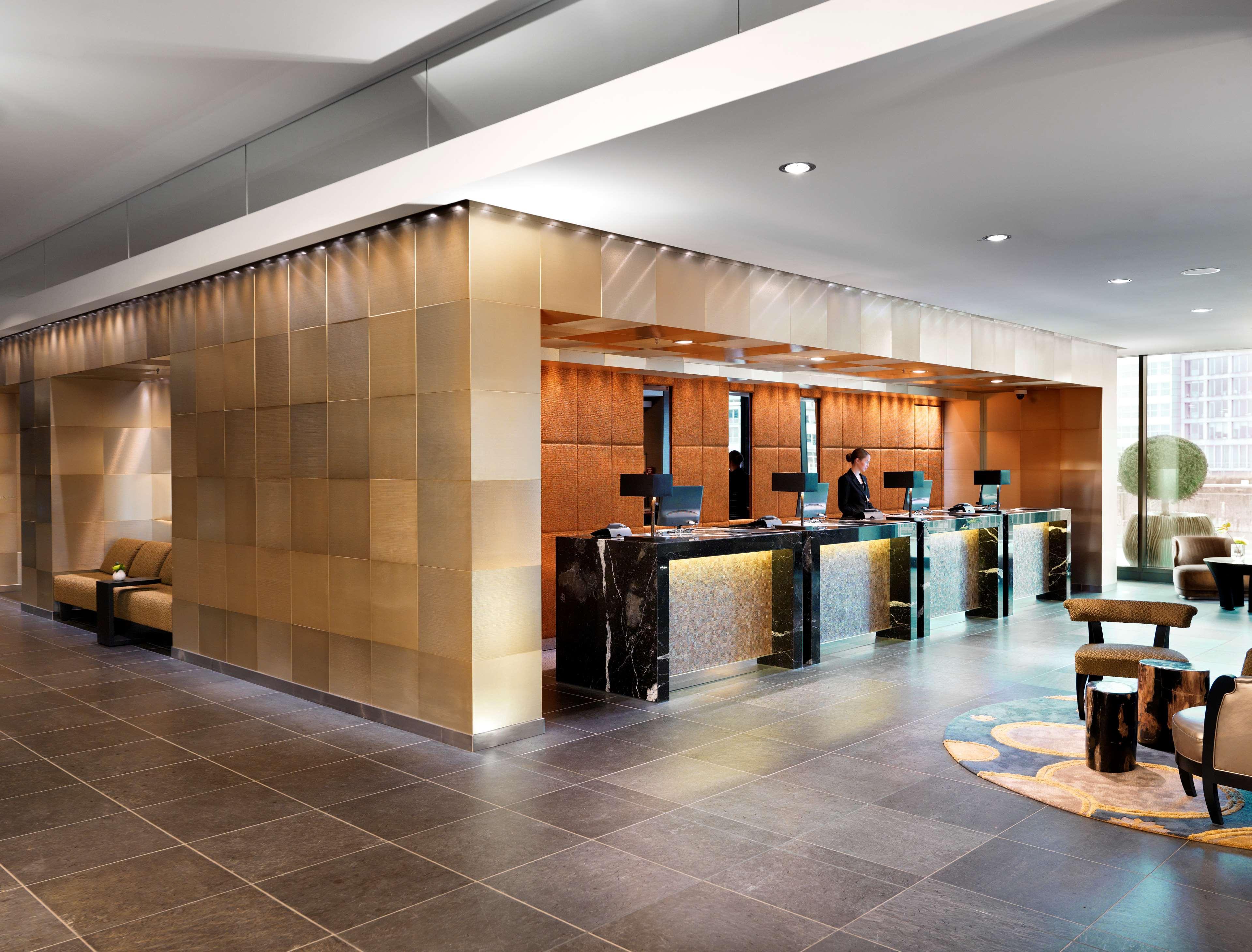 Hyatt Regency Dusseldorf Hotel Exterior foto The lounge at the airport