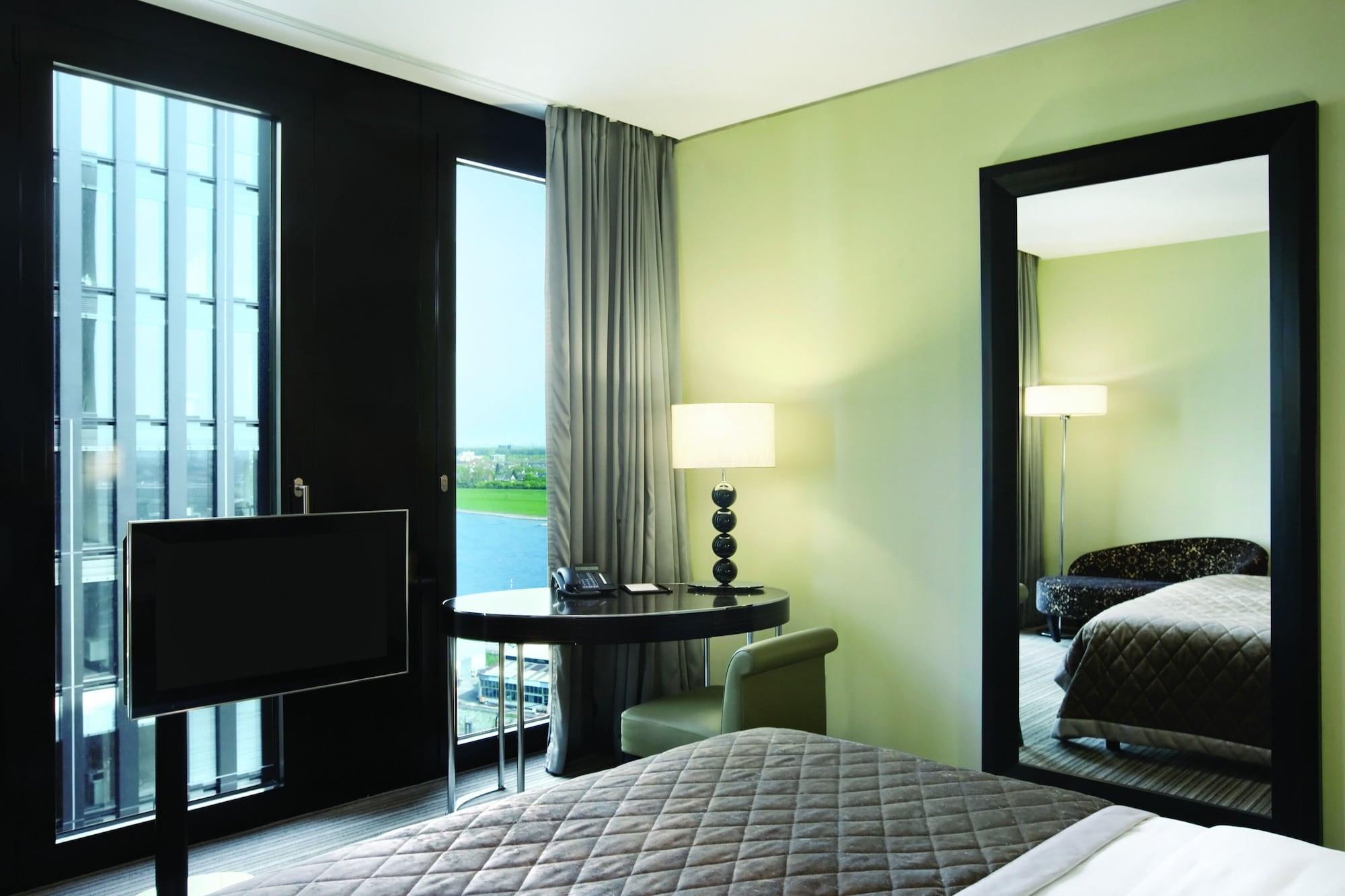 Hyatt Regency Dusseldorf Hotel Exterior foto A room at the hotel