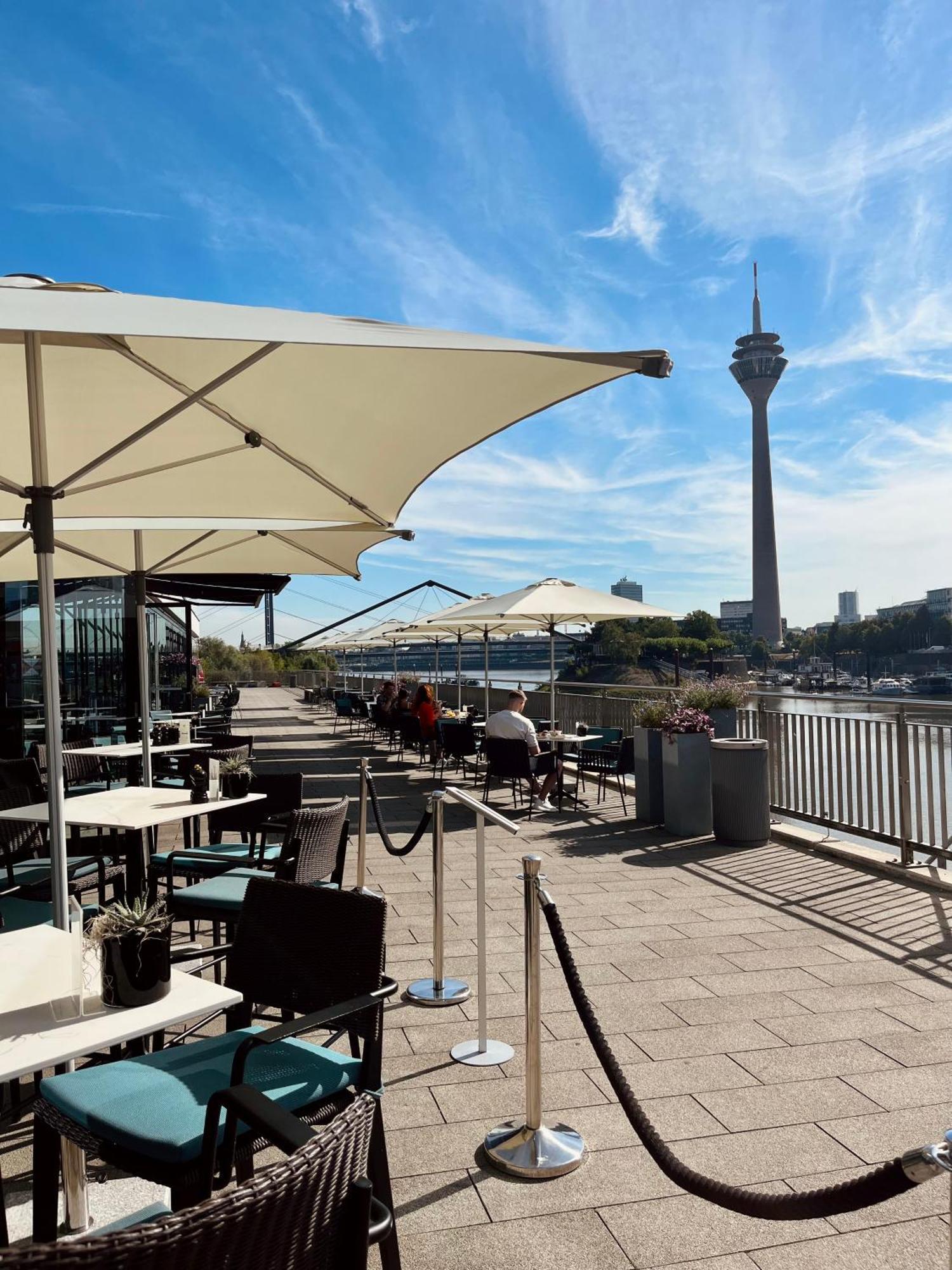 Hyatt Regency Dusseldorf Hotel Exterior foto Restaurant on the Rhine