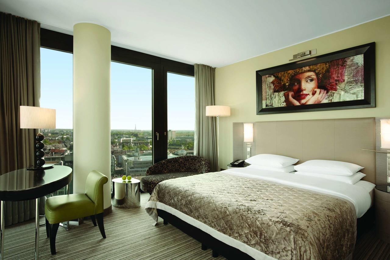 Hyatt Regency Dusseldorf Hotel Exterior foto A room at the hotel